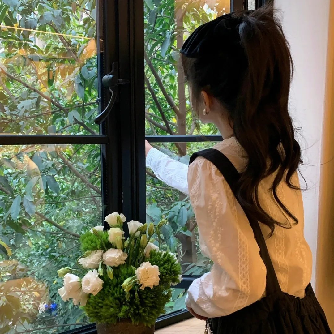 派遣女公关彩华